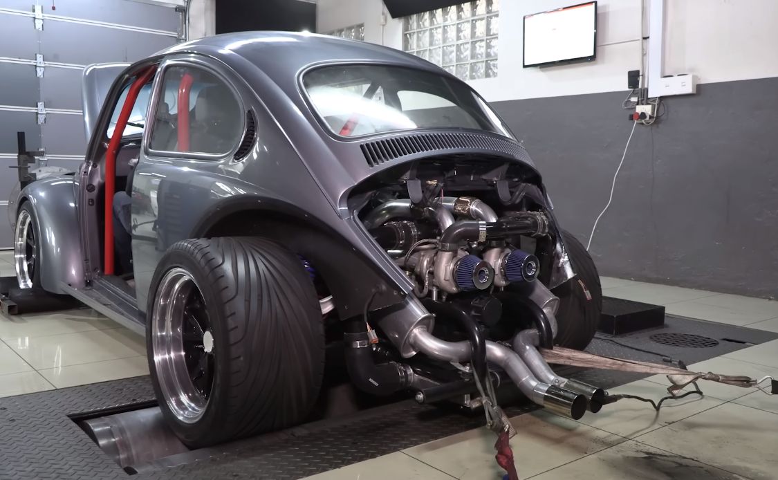 Tento Stealth Beetle s dvojitým turbodmychadlem poháněným V8 je králem silnic